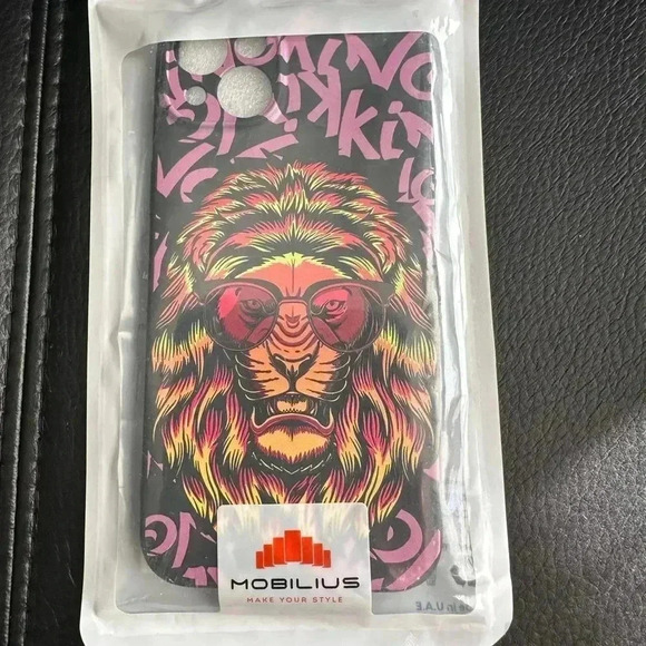 Mobilius IPhone 11 Pro Max shockproof case in a Graffiti lion style. New in box. - Picture 4 of 5